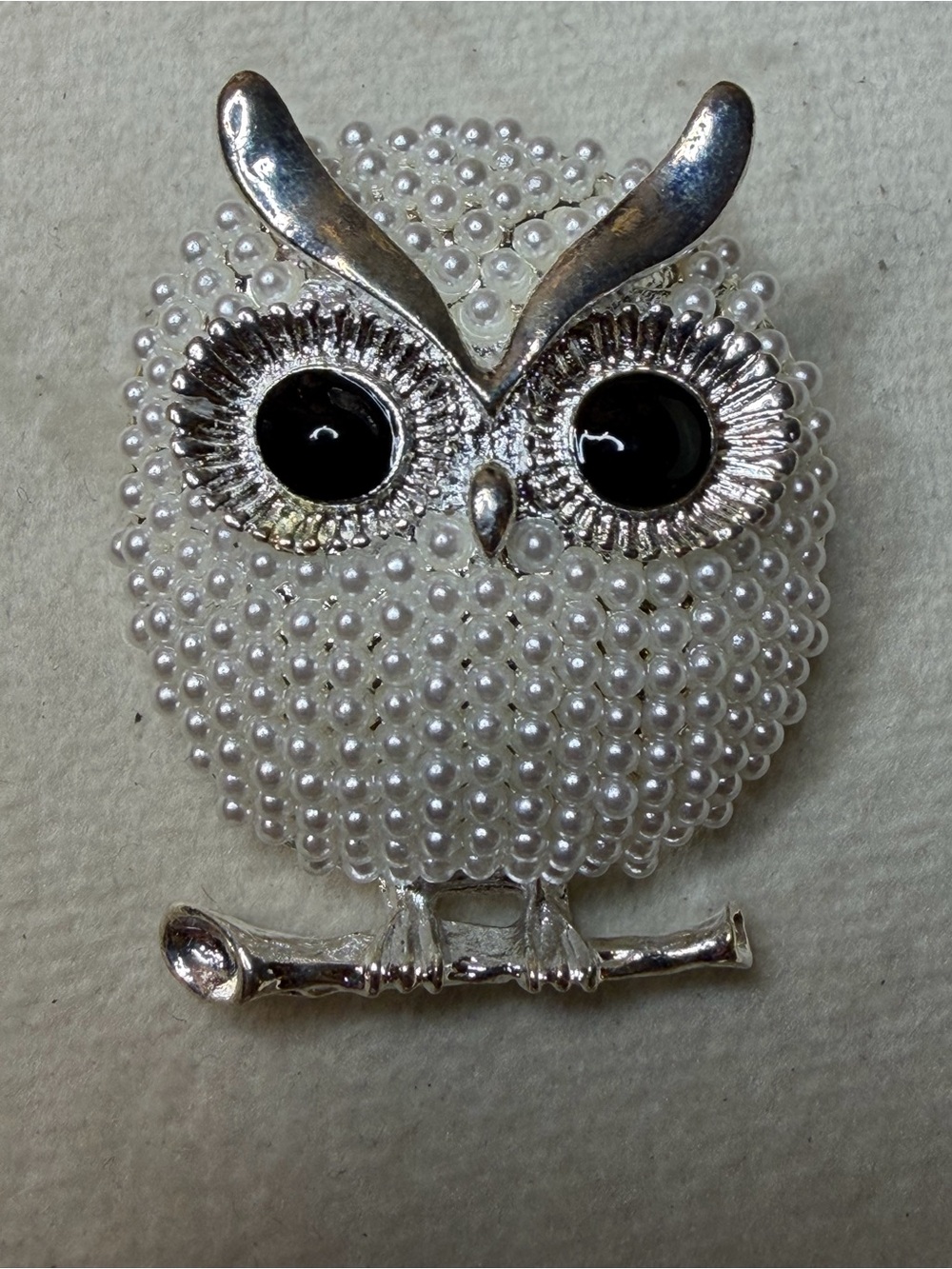 Pearl-Embellished Silver Owl Brooch - White - Picture 2 of 7